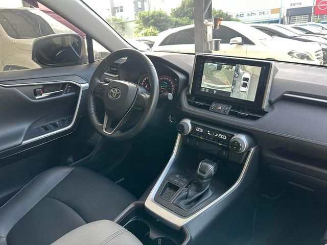 TOYOTA豐田 RAV4  第3張相片