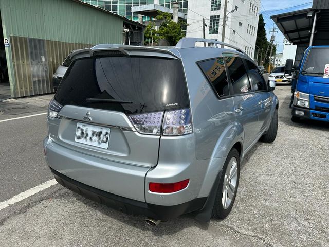 MITSUBISHI三菱 OUTLANDER  第2張相片