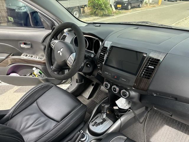 MITSUBISHI三菱 OUTLANDER  第4張相片