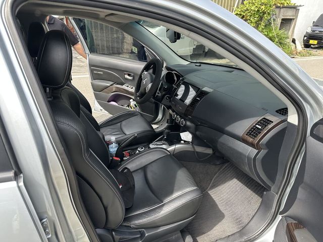 MITSUBISHI三菱 OUTLANDER  第5張相片