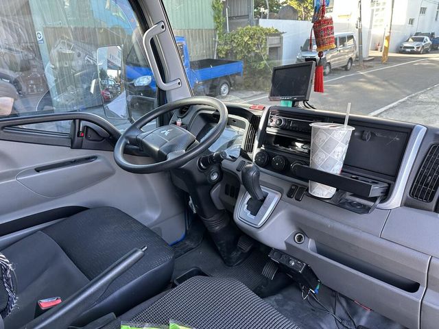 MITSUBISHI三菱 CANTER  第6張相片