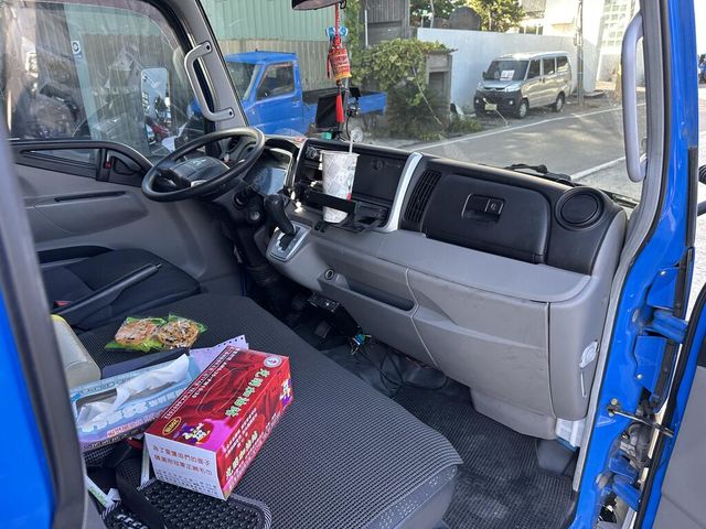 MITSUBISHI三菱 CANTER  第7張相片