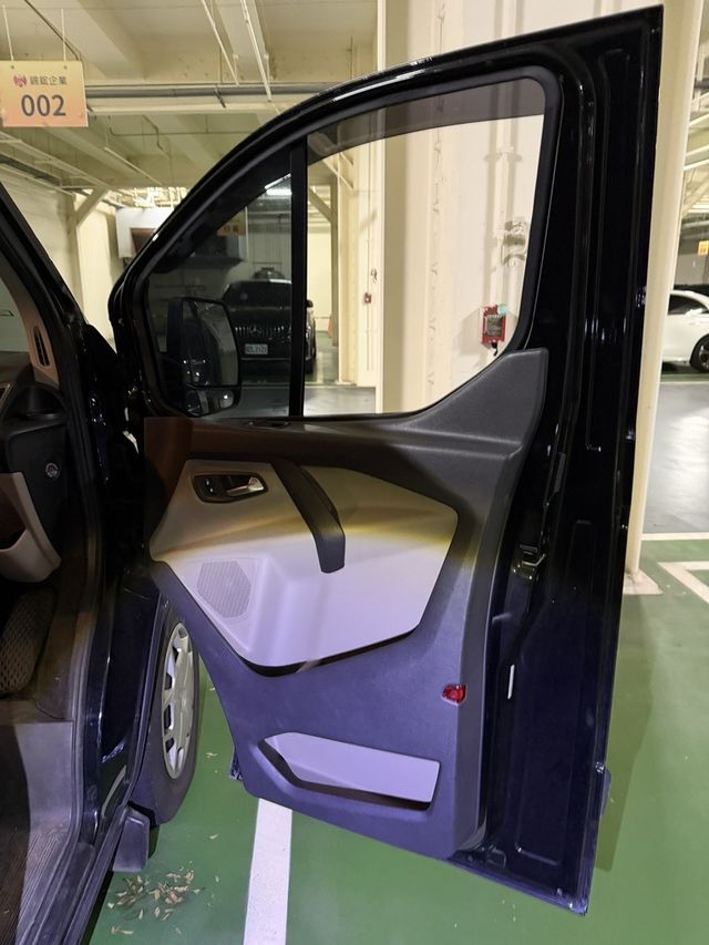 FORD福特 TOURNEO CUSTOM  第6張相片