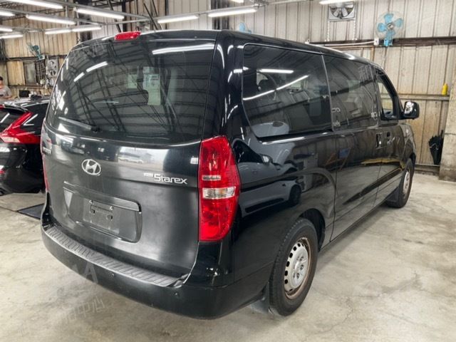 HYUNDAI現代 STAREX  第2張相片
