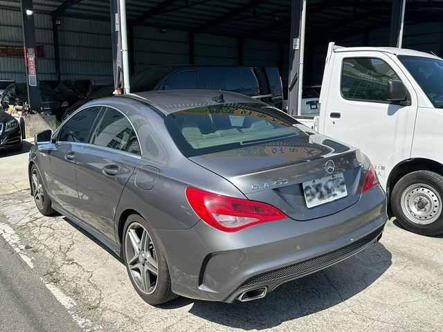 M-BENZ賓士 CLA250  第3張相片