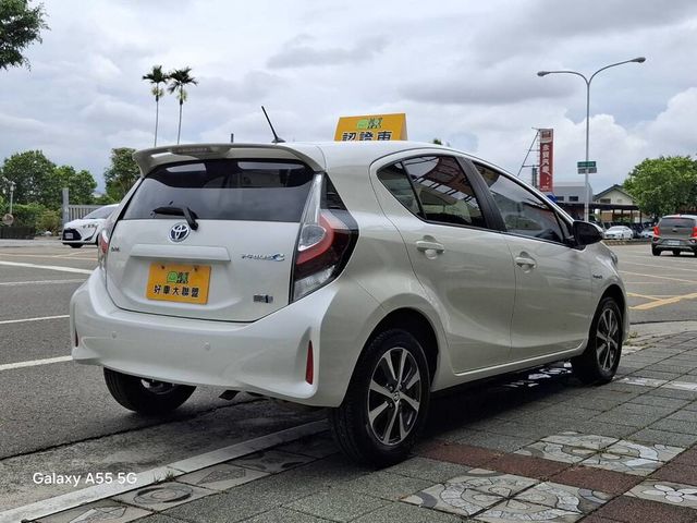 TOYOTA豐田 PRIUS C  第2張相片