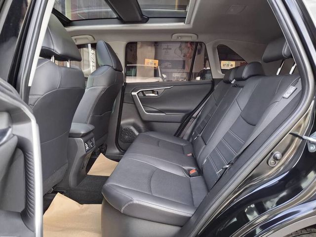 TOYOTA豐田 RAV4  第9張相片