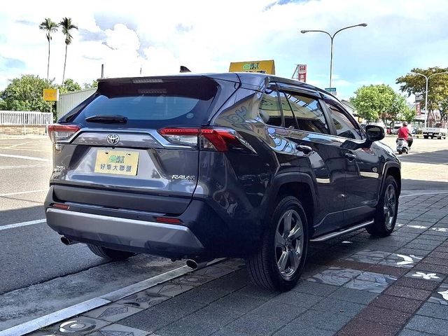 TOYOTA豐田 RAV4  第2張相片