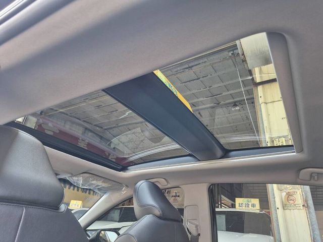 TOYOTA豐田 CAMRY HYBRID  第18張相片