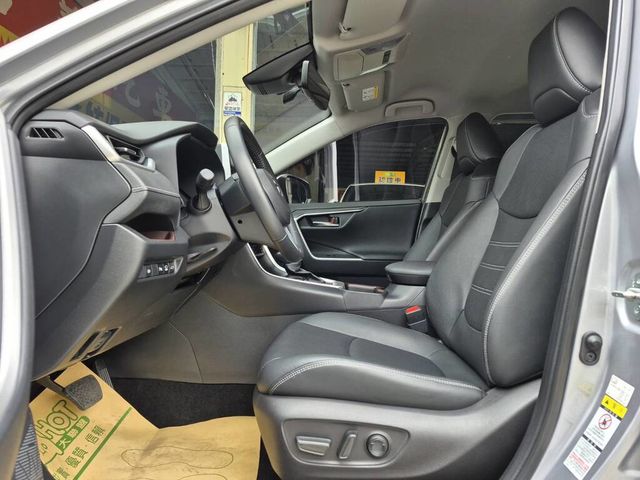 TOYOTA豐田 RAV4  第8張相片