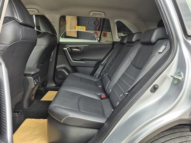 TOYOTA豐田 RAV4  第9張相片