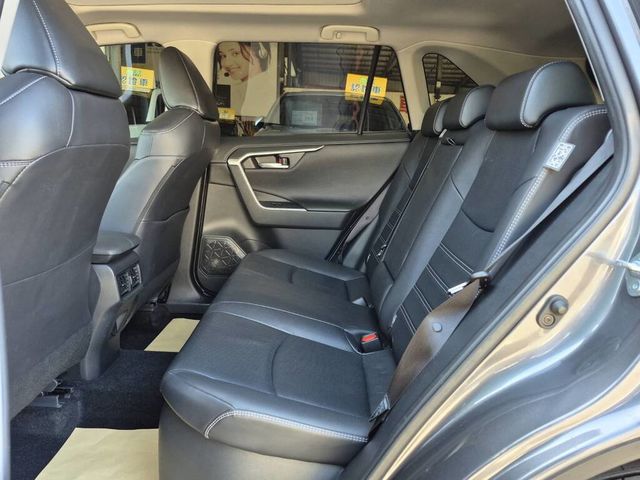 TOYOTA豐田 RAV4  第9張相片