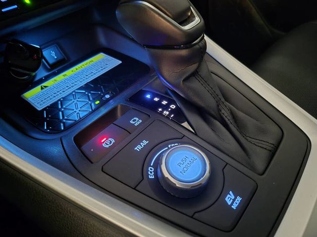 TOYOTA豐田 RAV4  第15張相片