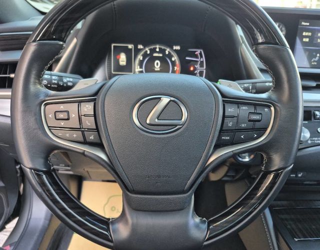 LEXUS凌志 ES200  第11張相片