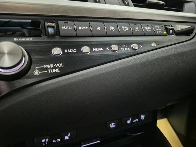 LEXUS凌志 ES200  第14張相片