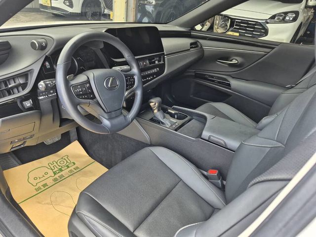 LEXUS凌志 ES300H  第7張相片