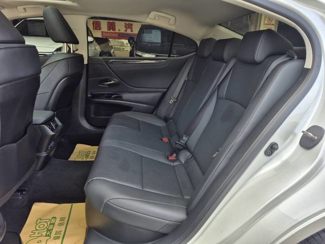LEXUS凌志 ES300H  第9張相片