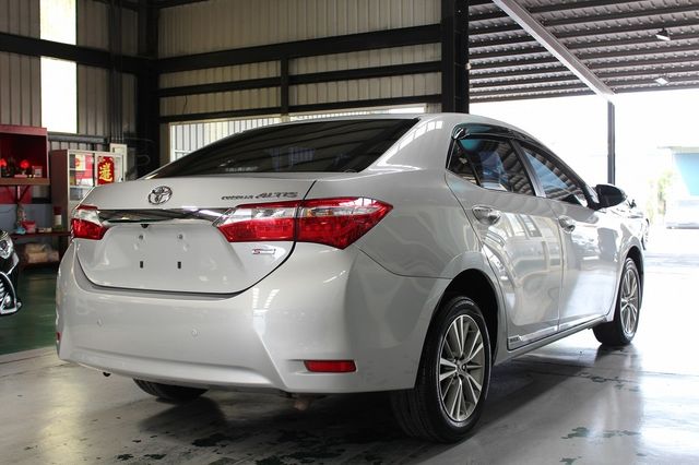 TOYOTA豐田 ALTIS  第3張相片