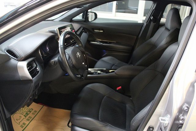 TOYOTA豐田 C-HR  第6張相片