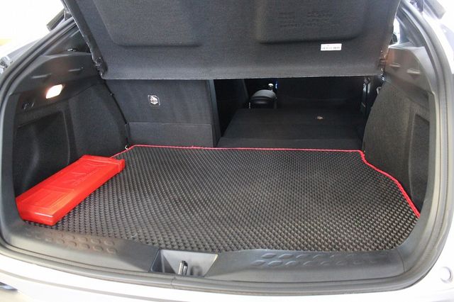 TOYOTA豐田 C-HR  第8張相片