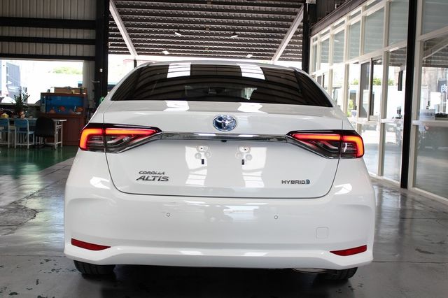 TOYOTA豐田 COROLLA ALTIS HYBRID  第4張相片