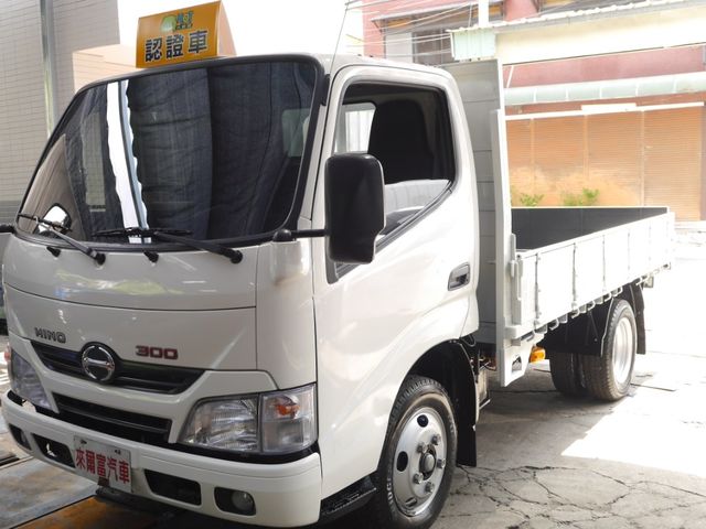 Hino 300 фара левая