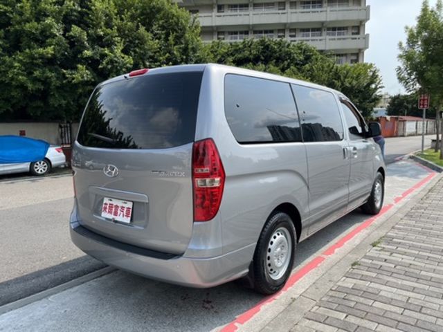 HYUNDAI現代 STAREX  第2張相片