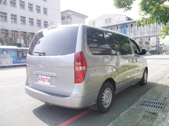 HYUNDAI現代 STAREX  第2張相片