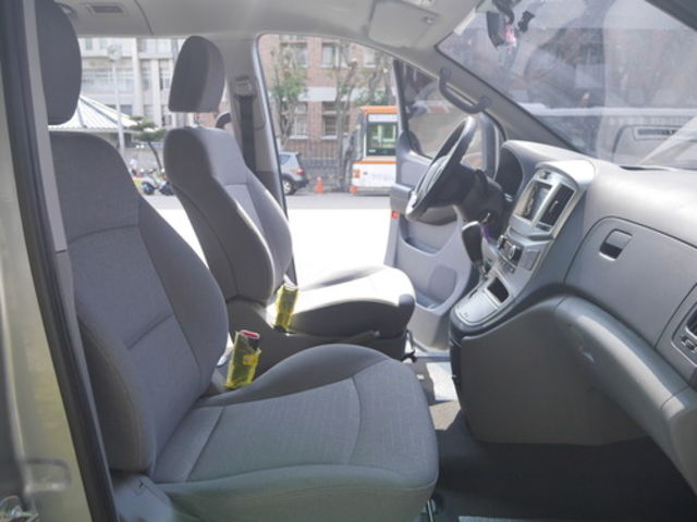 HYUNDAI現代 STAREX  第12張相片