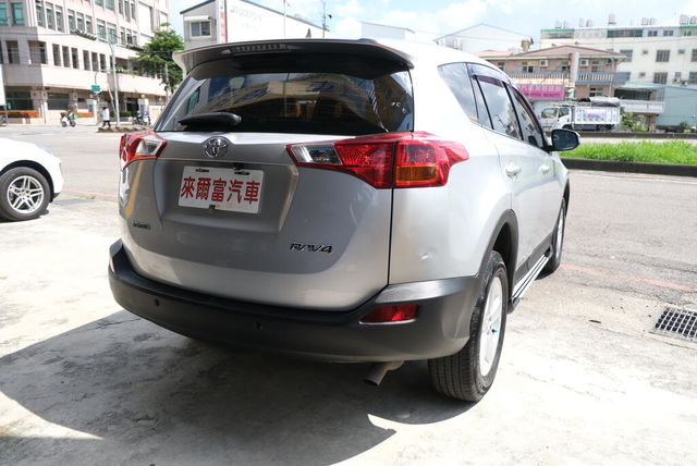 TOYOTA豐田 RAV4  第3張相片