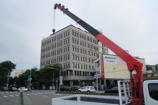 HINO日野 300  第9張相片