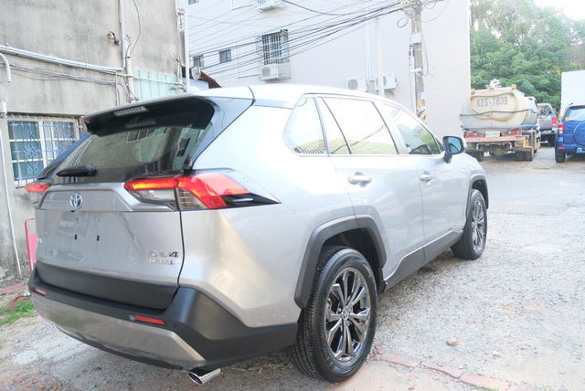 TOYOTA豐田 RAV4  第2張相片