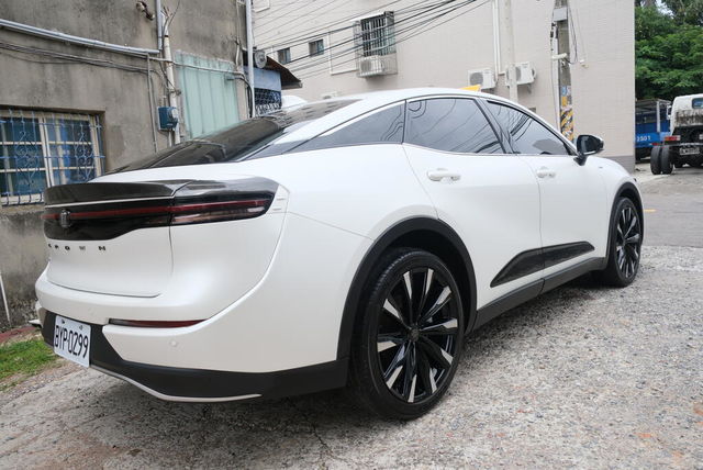 TOYOTA豐田 CORONA  第2張相片