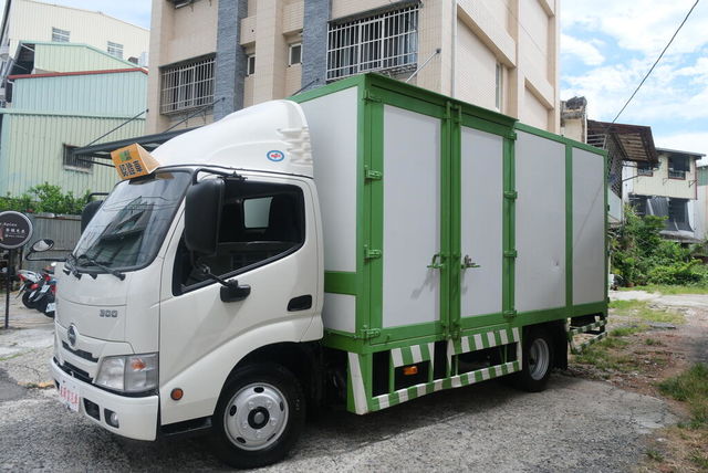 HINO日野 300  第1張相片