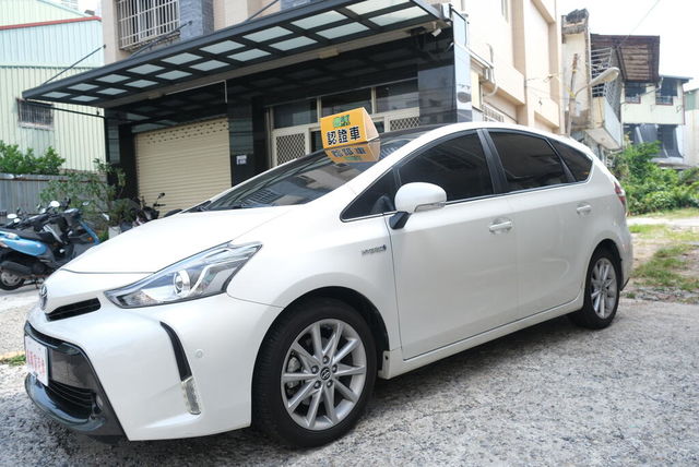 TOYOTA豐田 PRIUS ALPHA  第1張相片