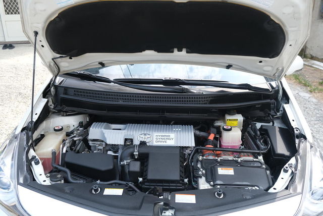 TOYOTA豐田 PRIUS ALPHA  第6張相片