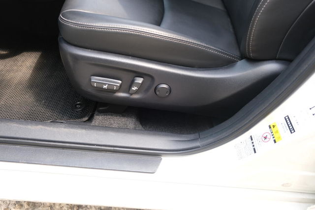 TOYOTA豐田 PRIUS ALPHA  第9張相片