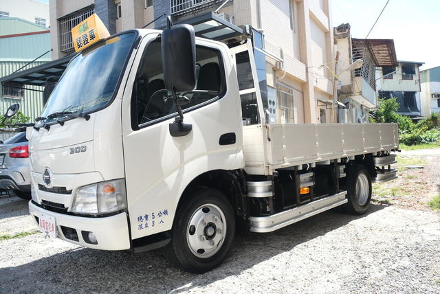 HINO日野 300  第1張相片