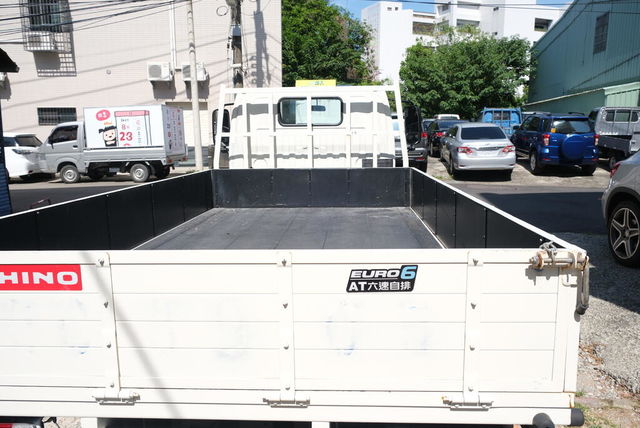 HINO日野 300  第8張相片