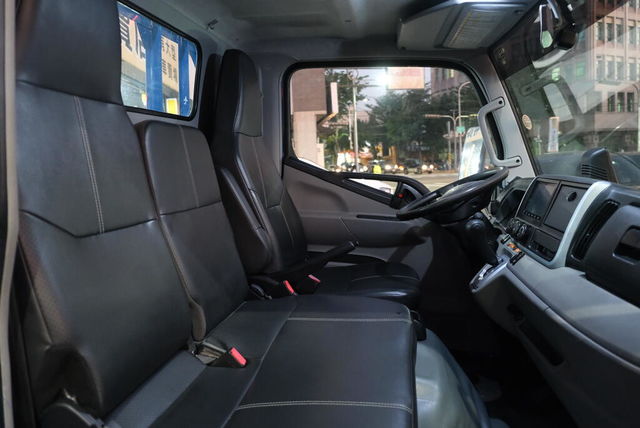 MITSUBISHI三菱 CANTER  第6張相片