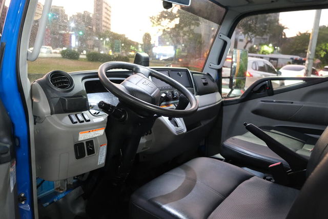 MITSUBISHI三菱 CANTER  第7張相片