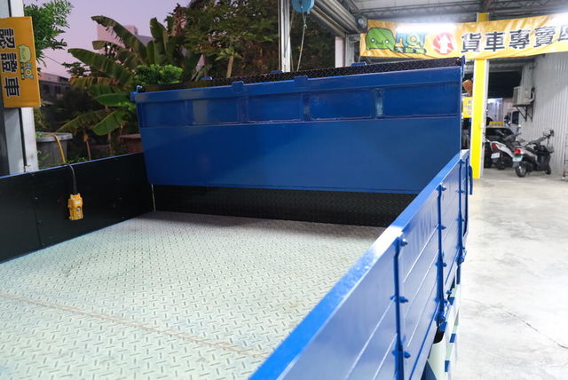 MITSUBISHI三菱 CANTER  第8張相片