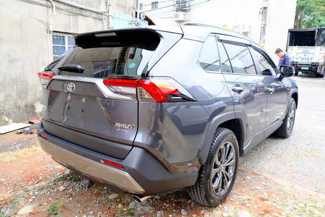 TOYOTA豐田 RAV4  第2張相片