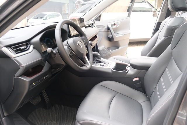 TOYOTA豐田 RAV4  第13張相片