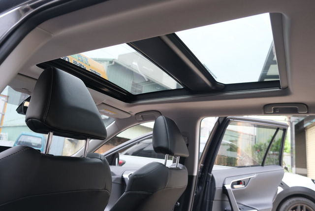 TOYOTA豐田 RAV4  第14張相片