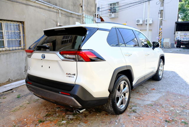 TOYOTA豐田 RAV4  第2張相片