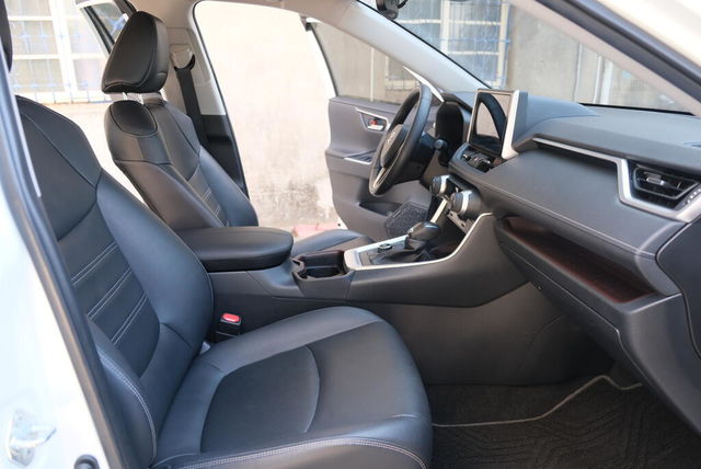 TOYOTA豐田 RAV4  第13張相片