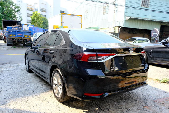 TOYOTA豐田 COROLLA ALTIS HYBRID  第8張相片