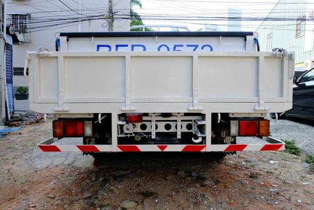 ISUZU五十鈴 NLR  第4張相片