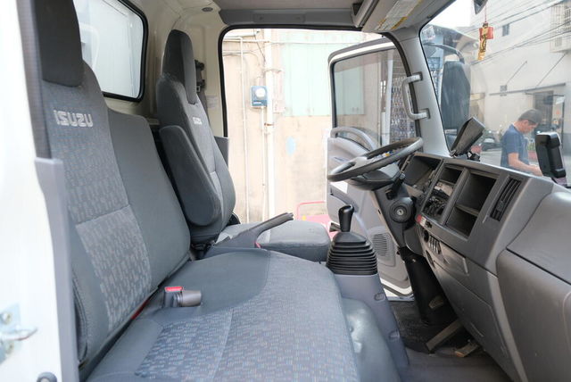 ISUZU五十鈴 NLR  第10張相片